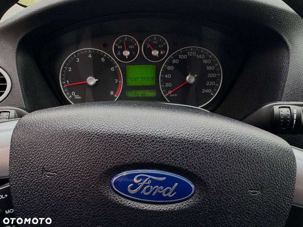 Ford Focus 1.8 Ghia - 24