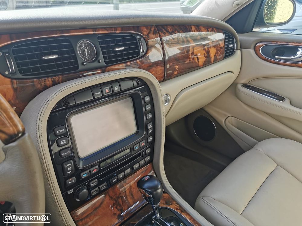 Jaguar XJ XJ8 4.2 Super V8 S/C - 19