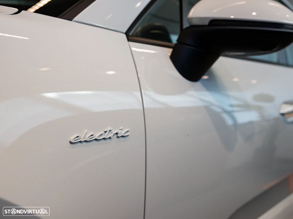 Porsche Macan Electric 4 - 15