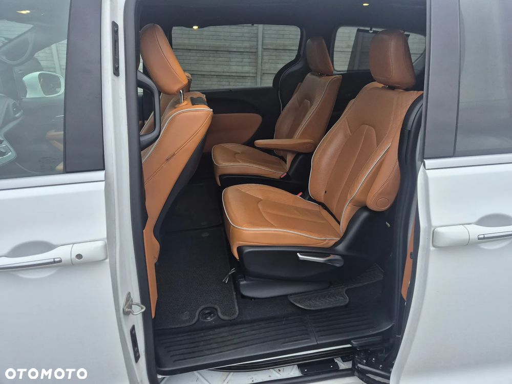 Chrysler Pacifica - 12