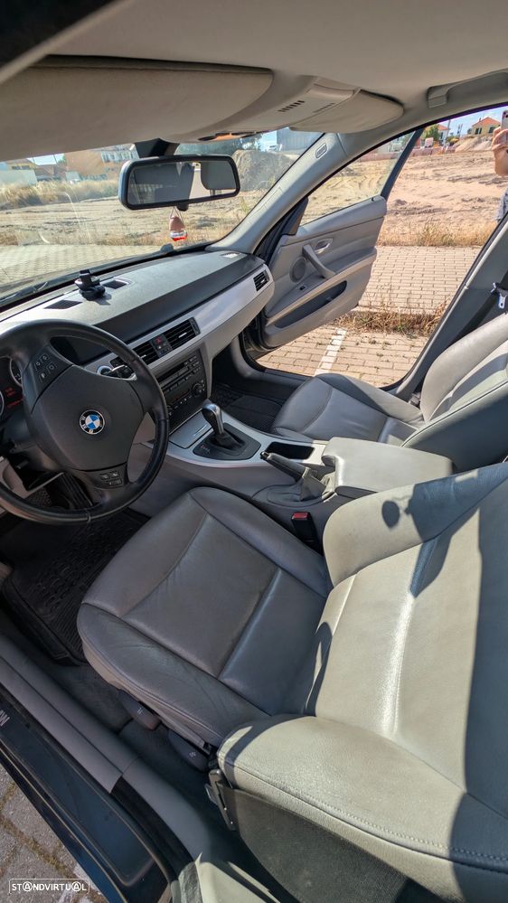 BMW 320 dA Exclusive - 13