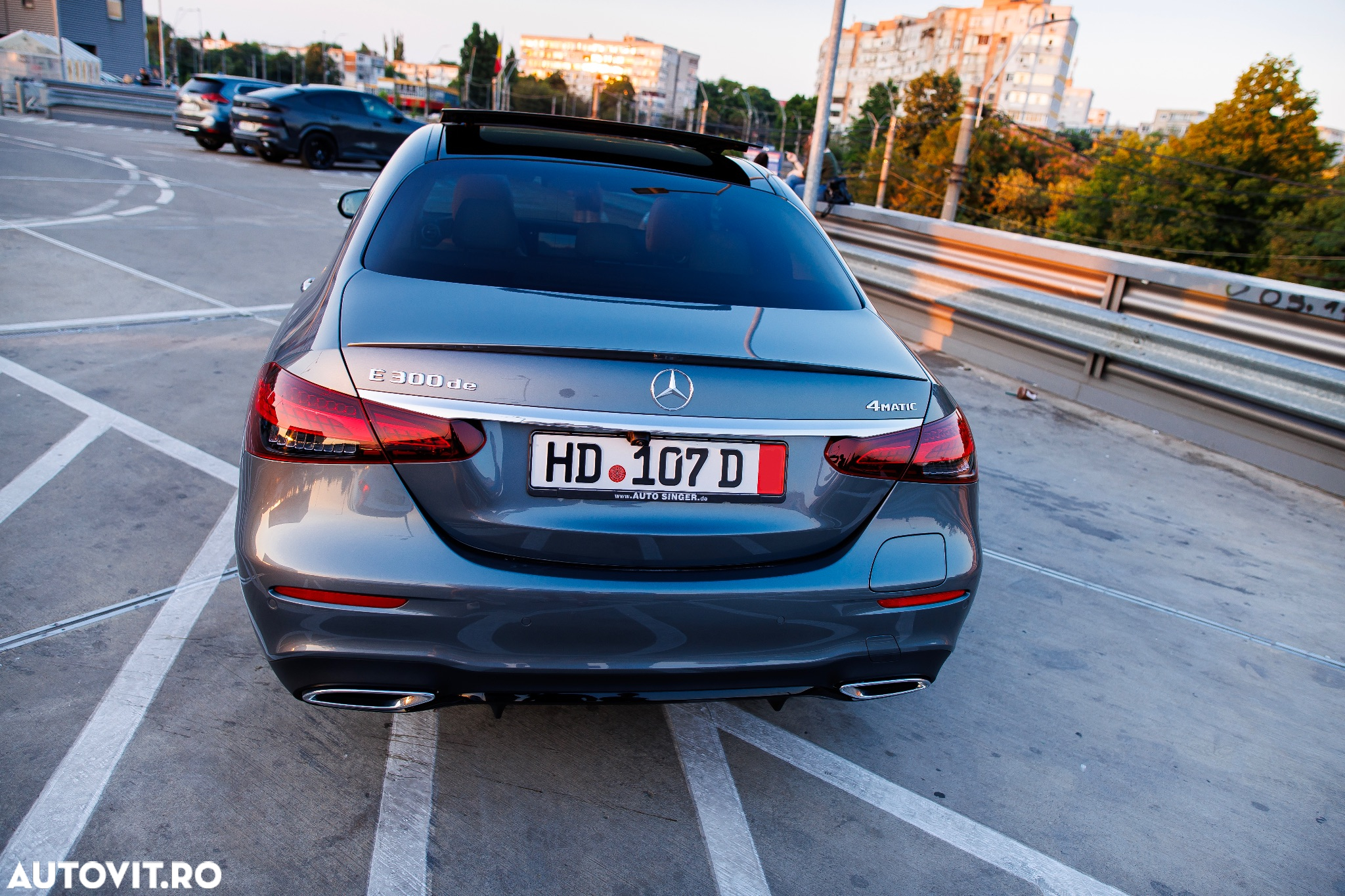 Mercedes-Benz E 300 de 4Matic 9G-TRONIC AMG Line - 9
