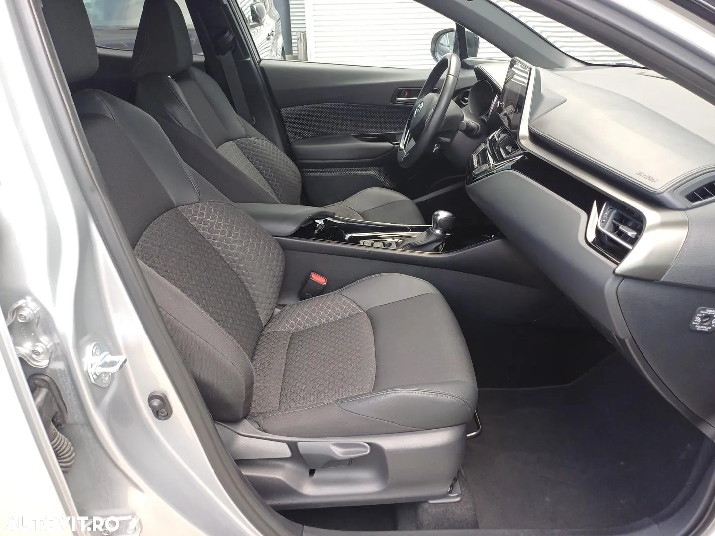 Toyota C-HR 1.8 HSD 122 CP 4x2 CVT C-lassy bi-tone - 22
