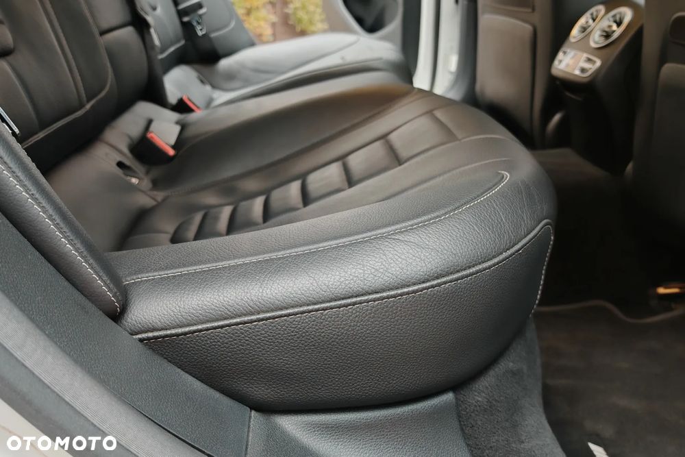 Mercedes-Benz CLS 220 d AMG - 22