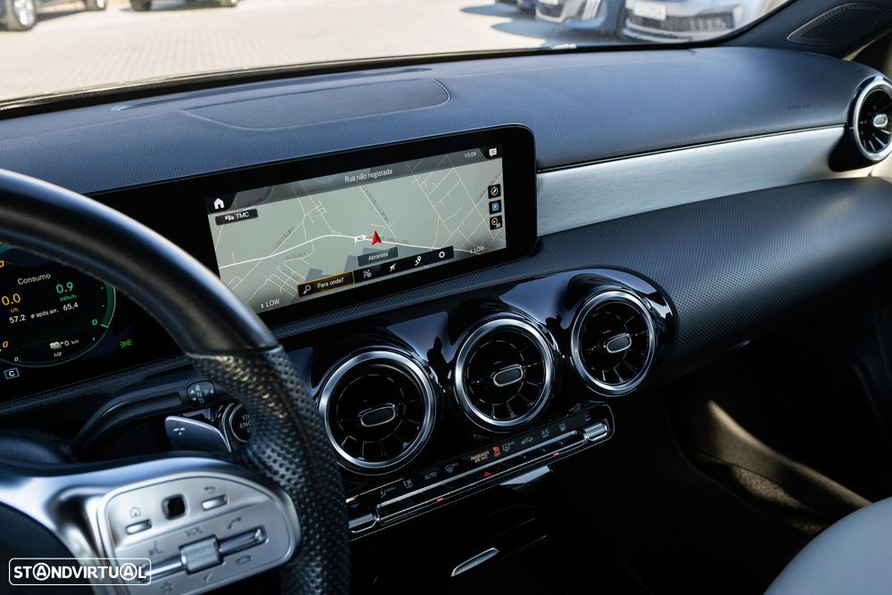Mercedes-Benz A 250 e AMG Line - 19
