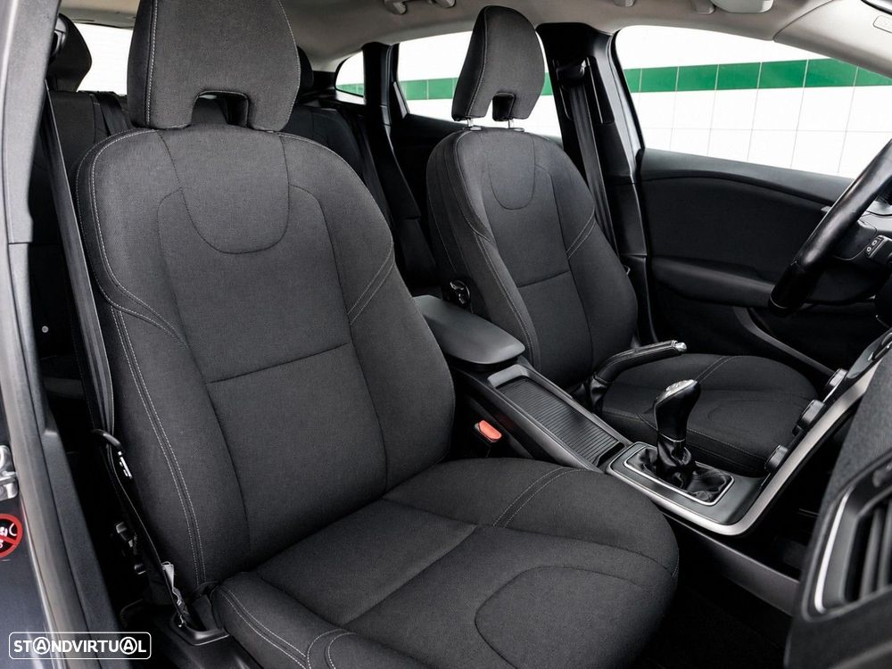 Volvo V40 1.6 D2 Momentum — fotografia 12