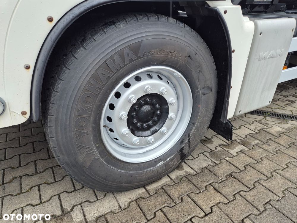 MAN TGS 18.360 / CYSTERNA / PALIWA + OLEJE / ADR / EURO 5 / 11M3 / 3 KOMORY / KABINA SYPIALNIANA / 1WŁ - 16