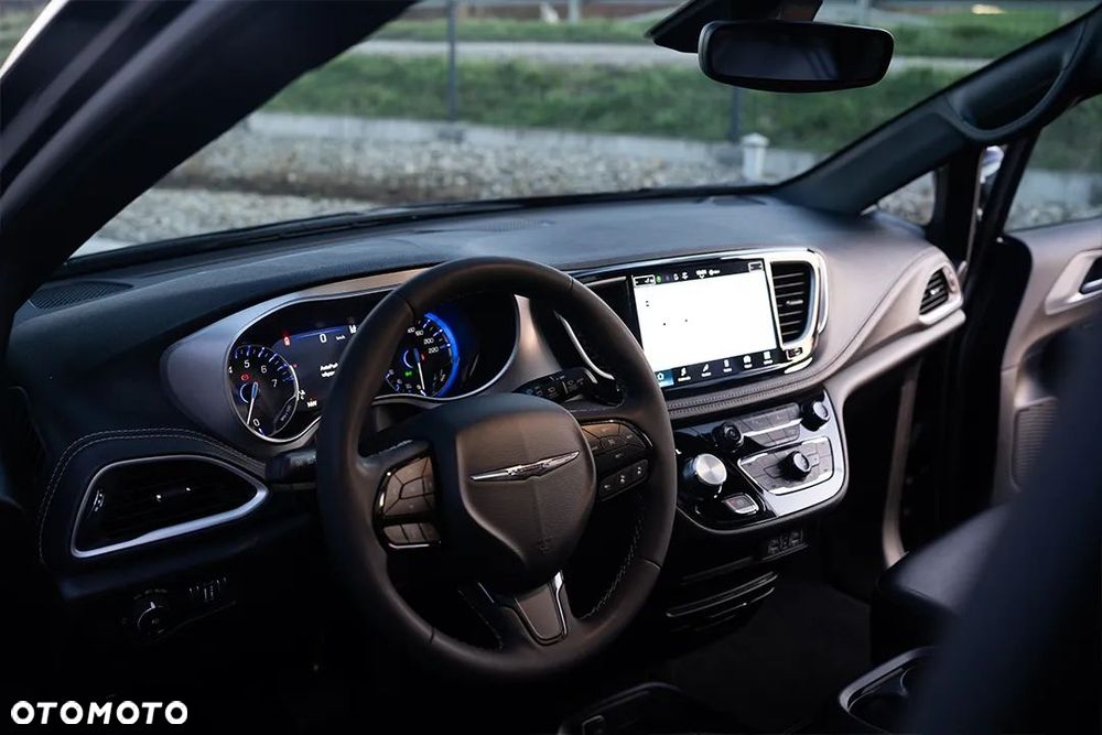 Chrysler Pacifica - 14