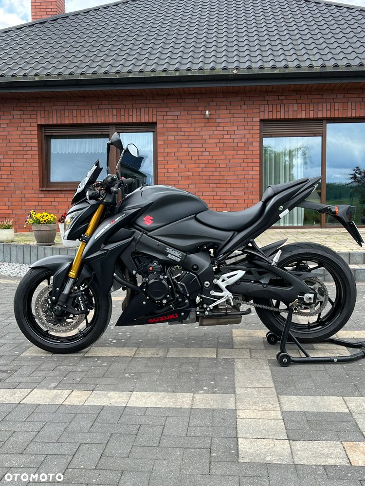 Suzuki GSX 1000 - 4