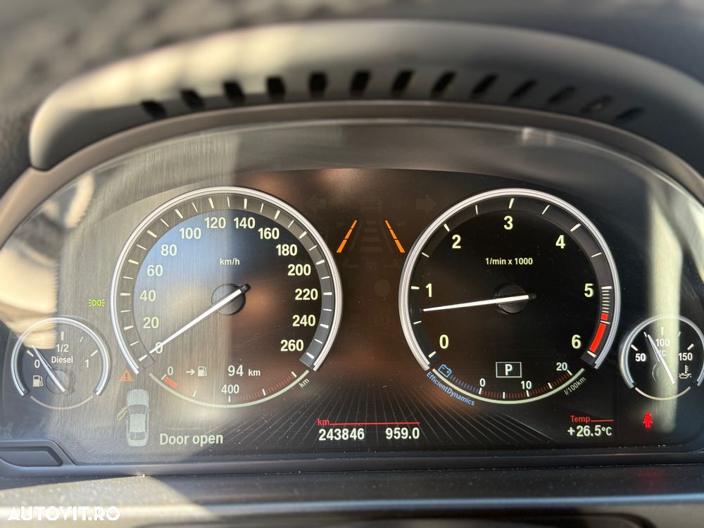 BMW Seria 5 530d xDrive AT - 13