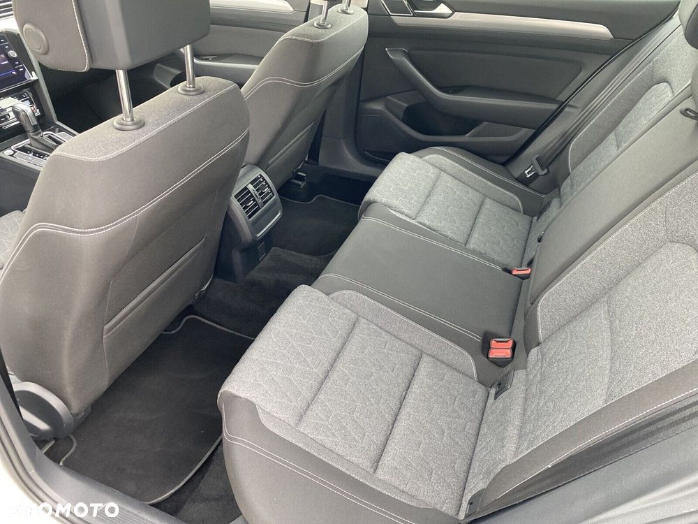 Volkswagen Passat Variant - 11