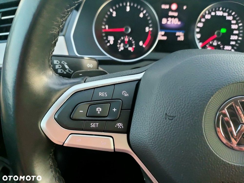 Volkswagen Passat - 20