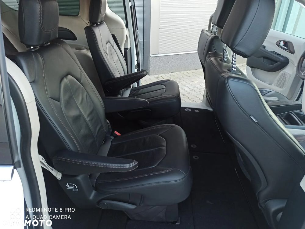 Chrysler Pacifica - 16