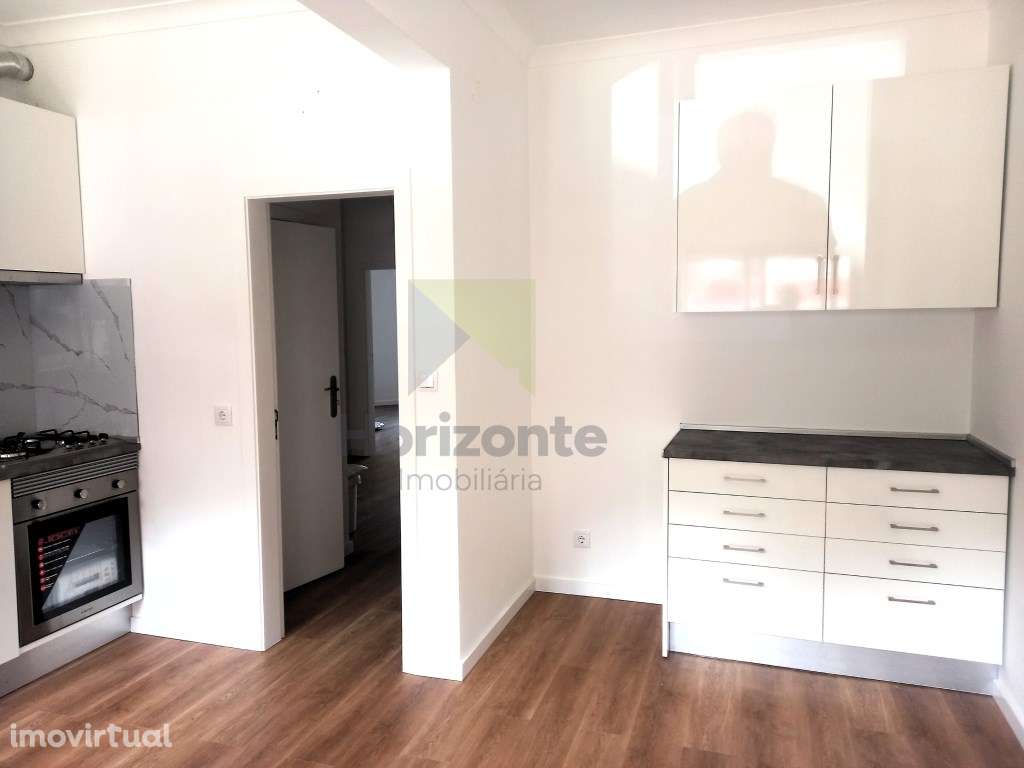 APARTAMENTO T2 COMPLETAMENTE REMODELADO - BARREIRO - Grande imagem: 2/13
