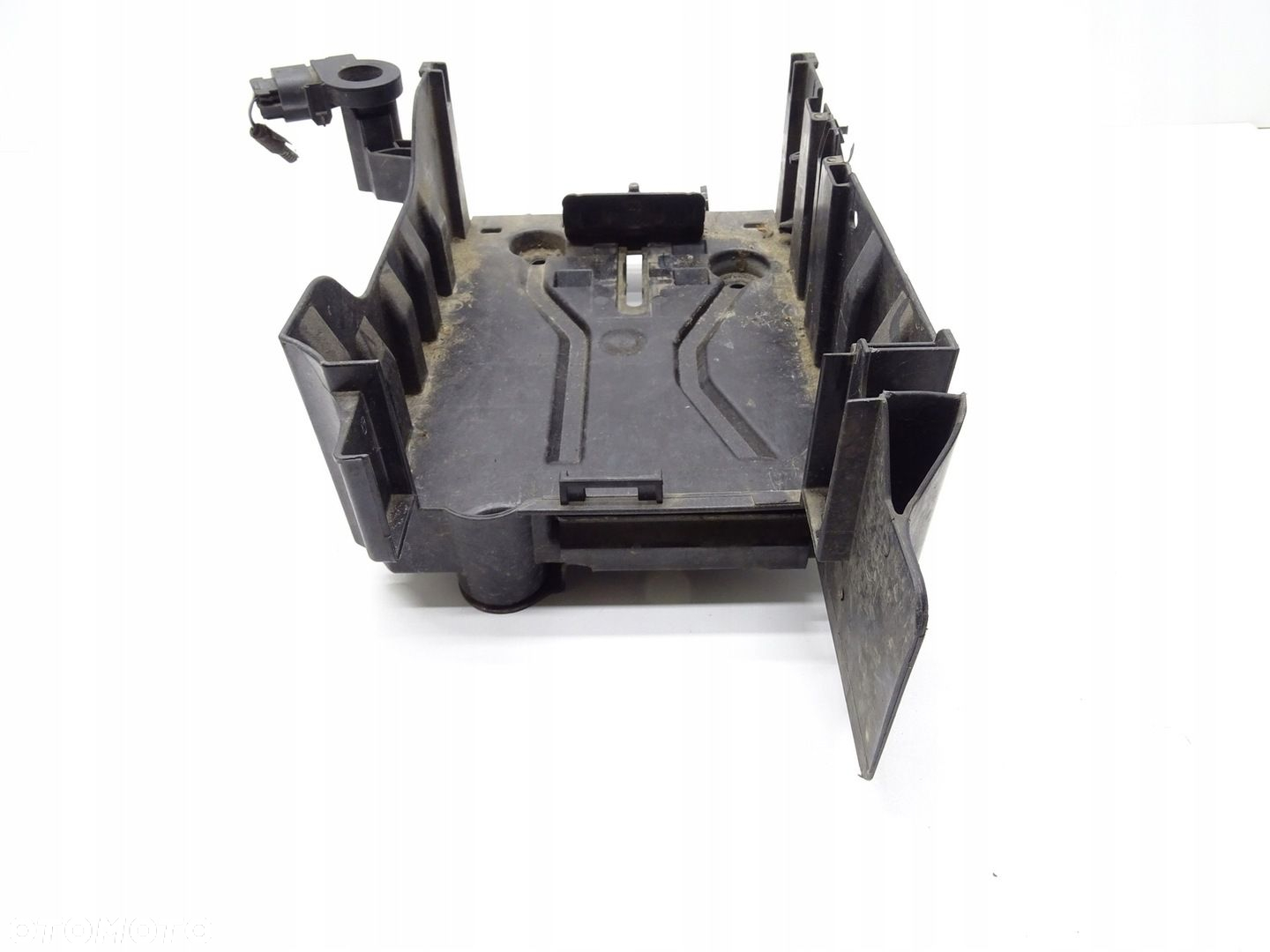 PODSTAWA OBUDOWA AKUMULATORA 1.2 16V 13498274 OPEL CORSA E - 3