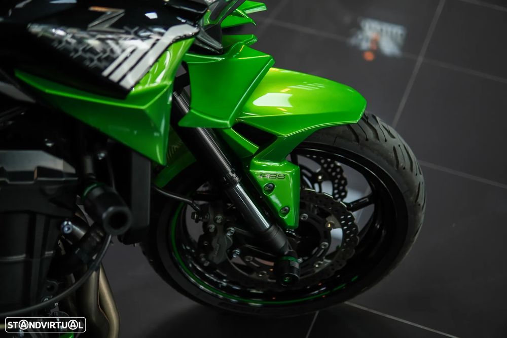 Kawasaki ZR 900 Akrapovic Full Titanium - 45