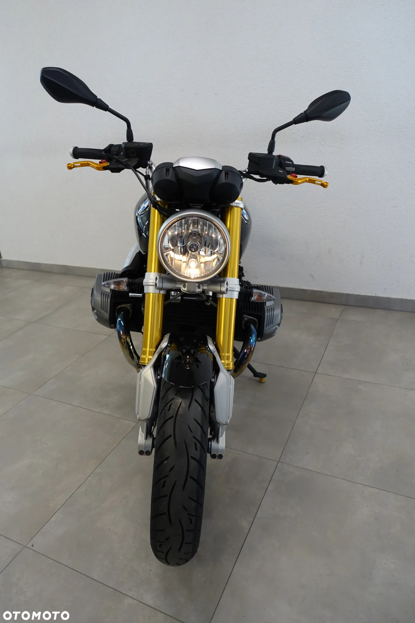 BMW R - 8