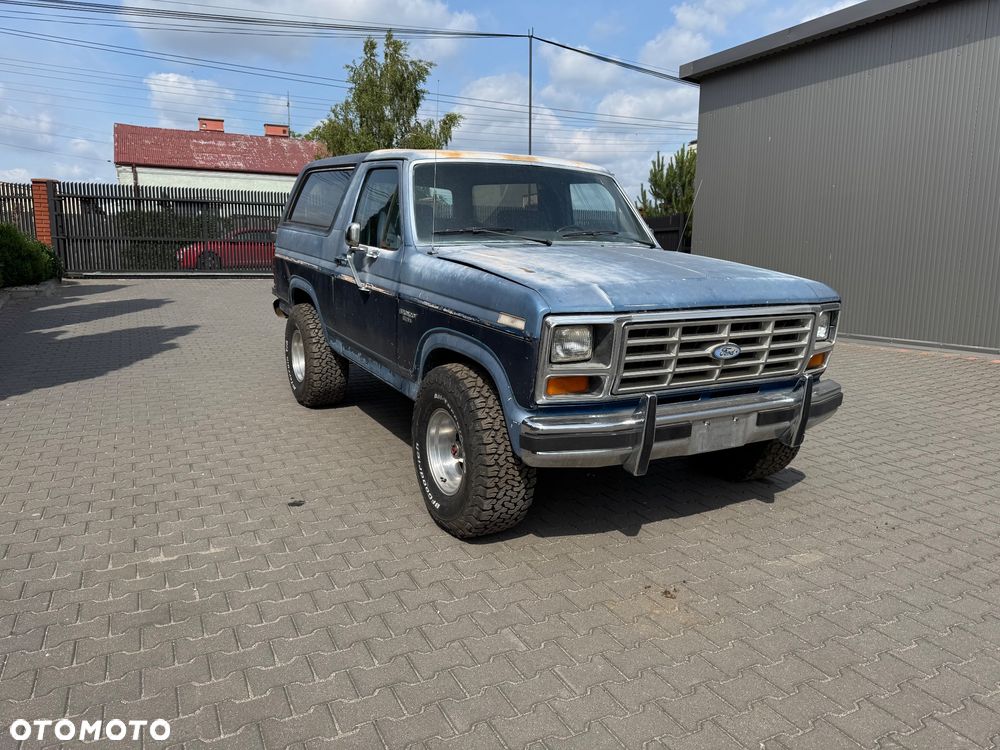 Ford Bronco - 1
