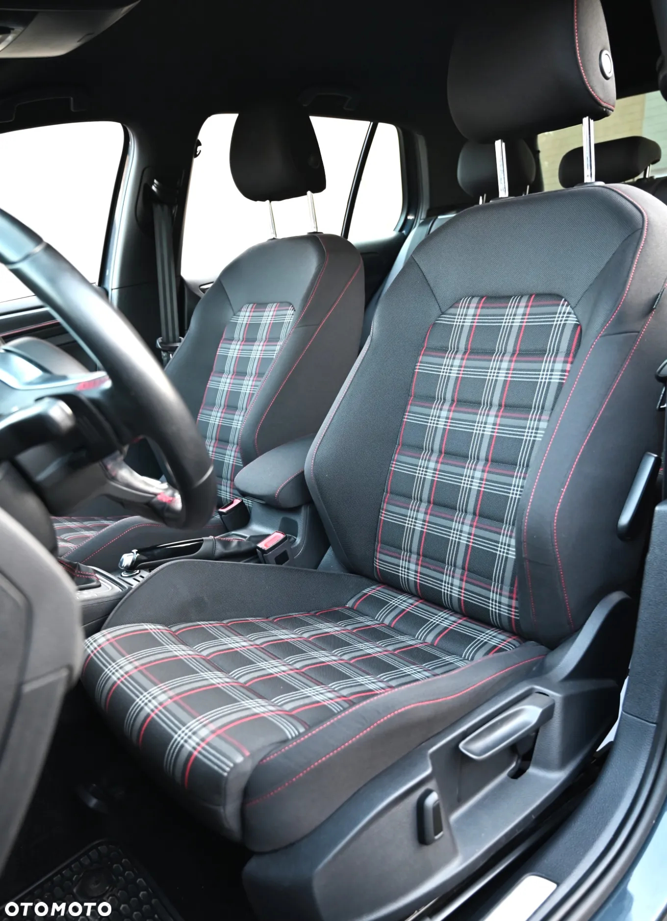 Volkswagen Golf - 32
