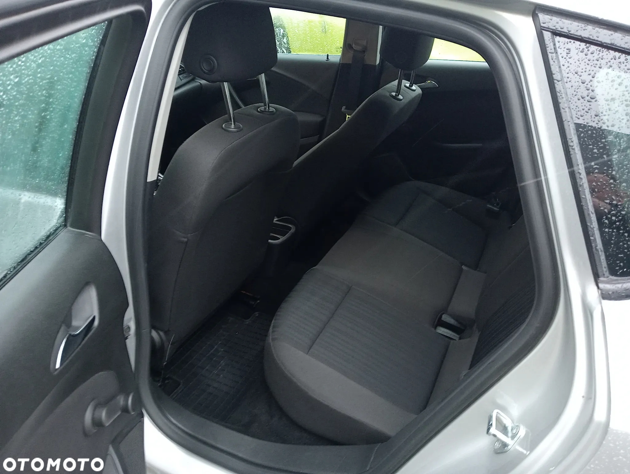 Opel Astra IV 1.6 CDTI Essentia - 9