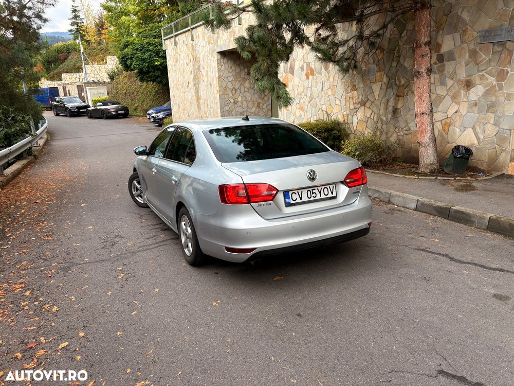 Volkswagen Jetta 1.6 TDI Blue Motion Technology Comfortline - 5