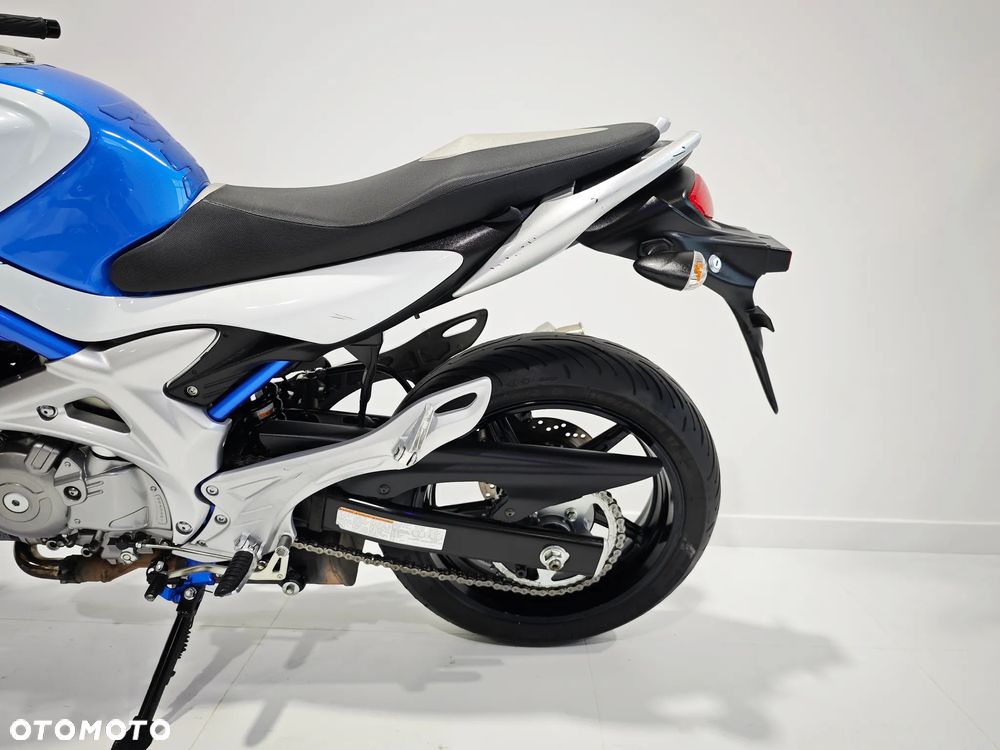Suzuki Gladius - 13