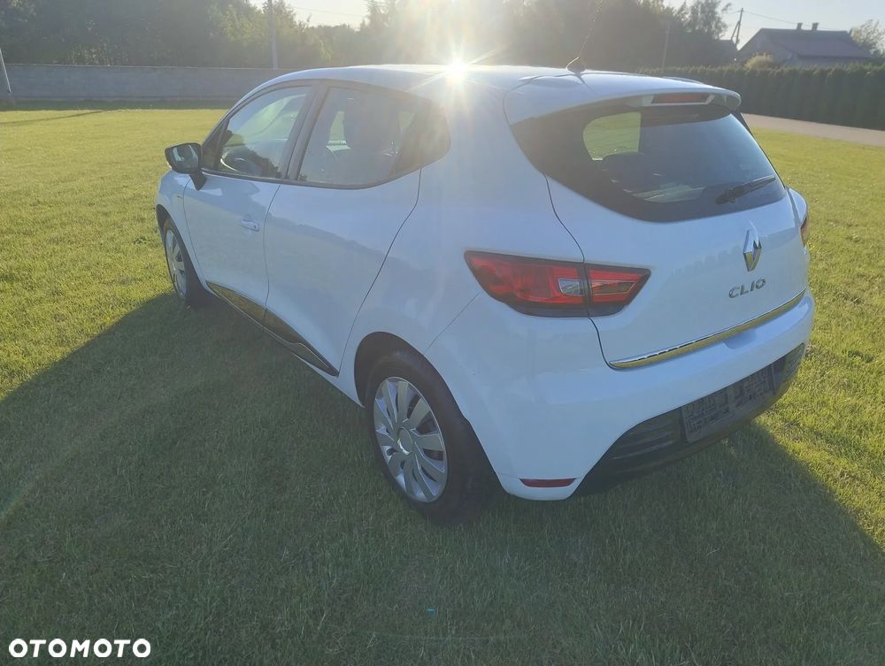 Renault Clio 1.2 16V 75 LIMITED - 11
