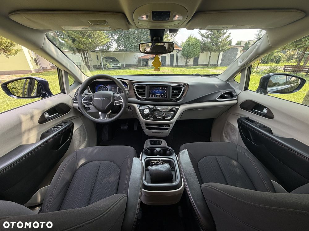 Chrysler Pacifica - 20
