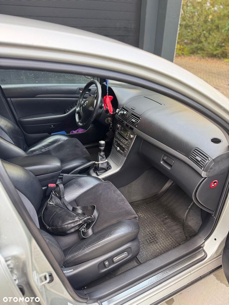 Toyota Avensis 2.2 D-4D Prestige - 2