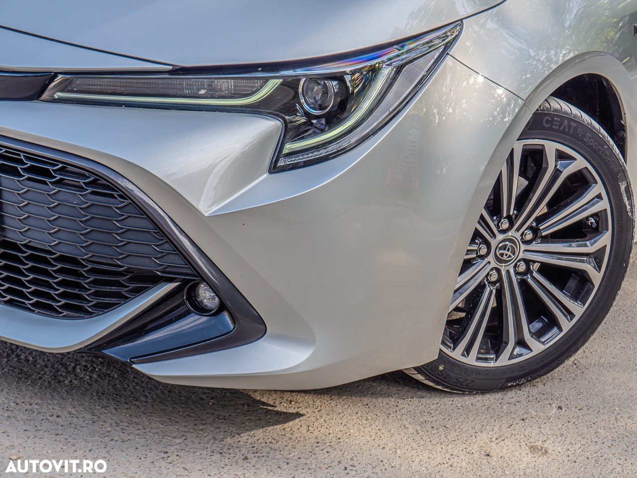 Toyota Corolla 2.0 HSD Exclusive Plus Bi-tone - 28