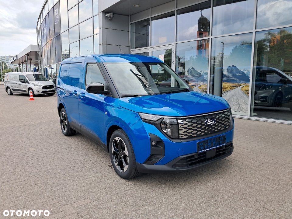 Ford Transit Courier - 11