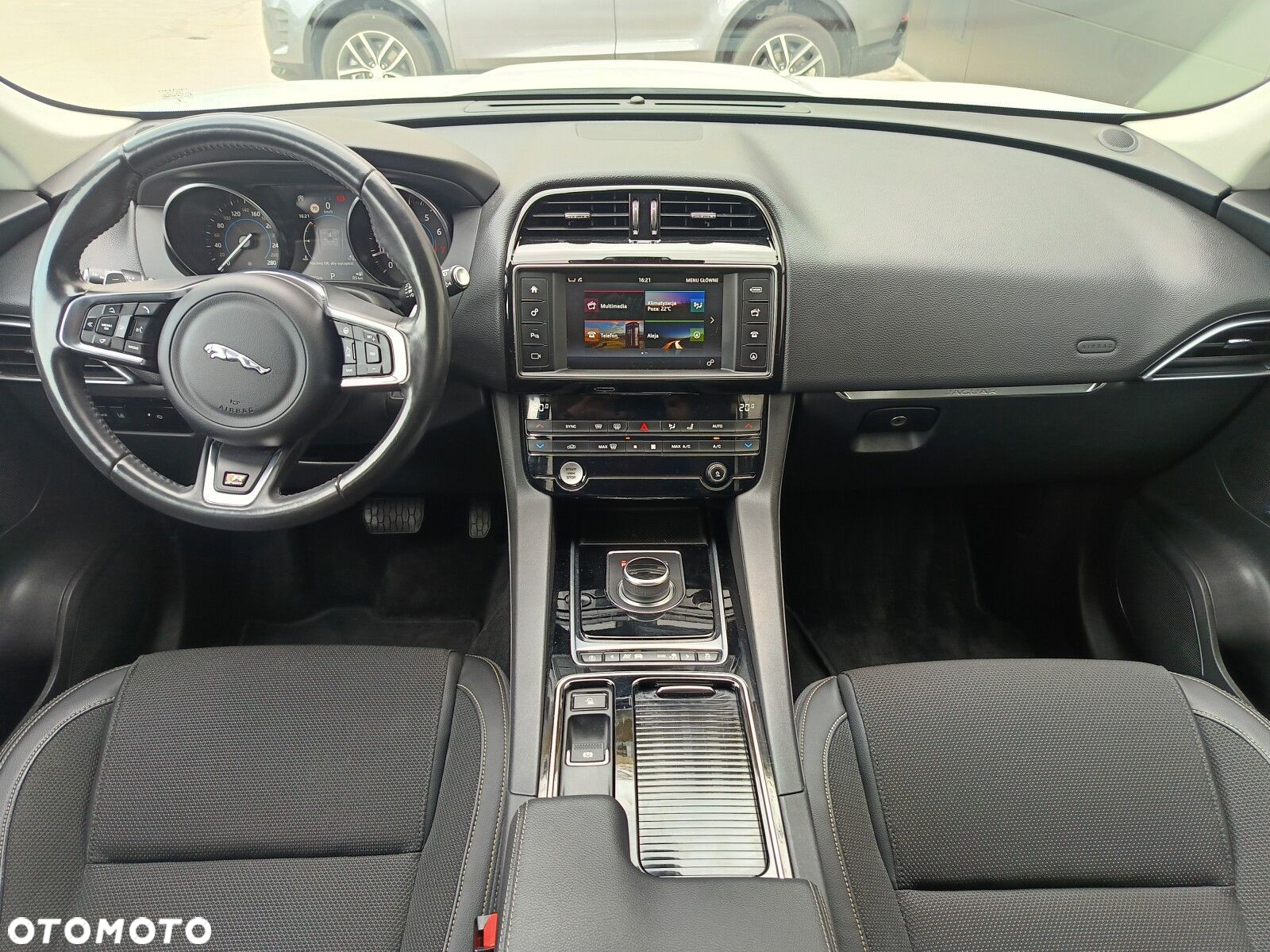 Jaguar F-Pace - 11