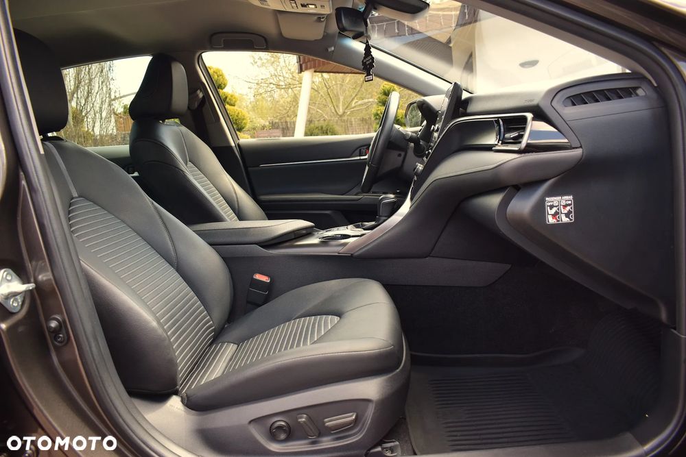 Toyota Camry 2.5 Hybrid Prestige CVT - 9