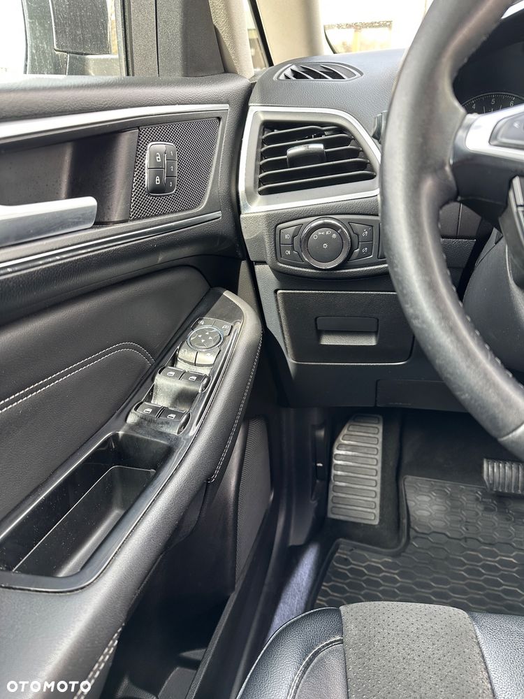 Ford S-Max 2.0 TDCi Titanium PowerShift - 15