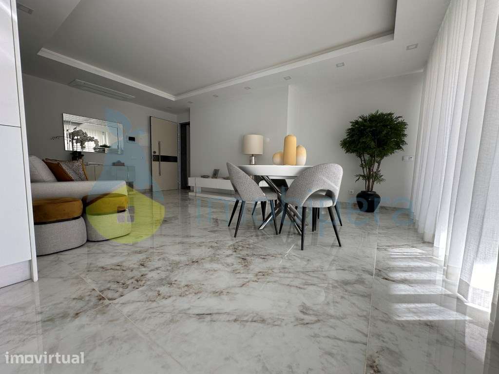 Moderno AP. T2 Central em Lagos - Grande imagem: 2/9