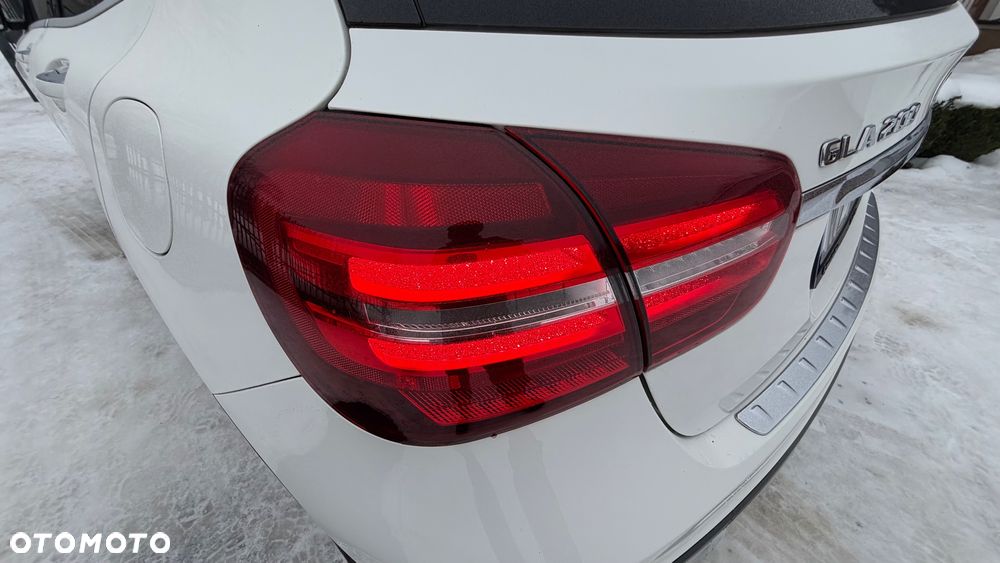 Mercedes-Benz GLA - 17