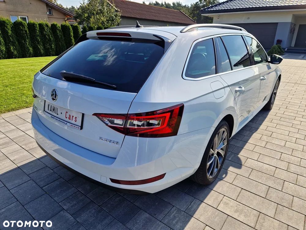 Skoda Superb Combi 2.0 TDI DSG SportLine - 8