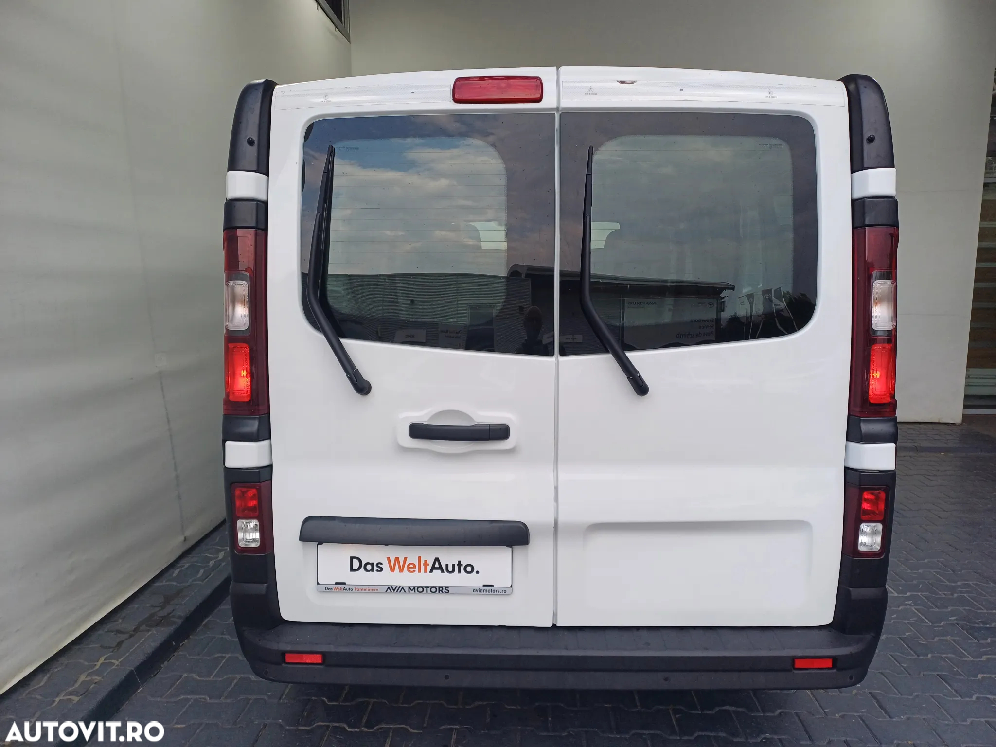 Opel Vivaro - 11