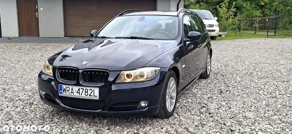 BMW 318I 2011 photo 2
