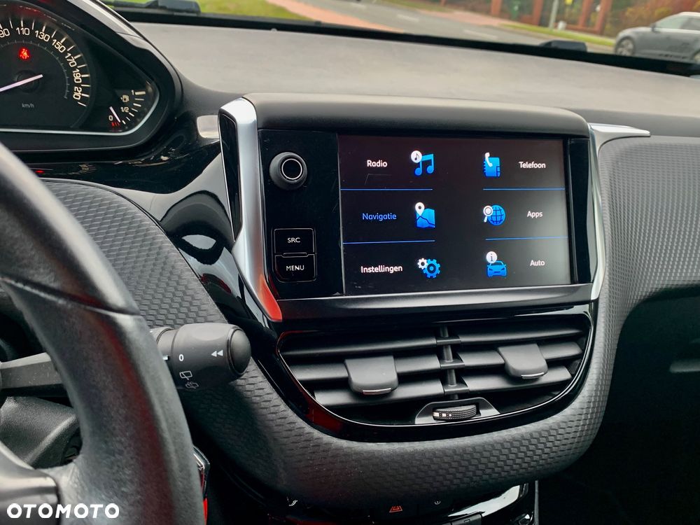 Peugeot 2008 1.2 Pure Tech Style EU6 - 23