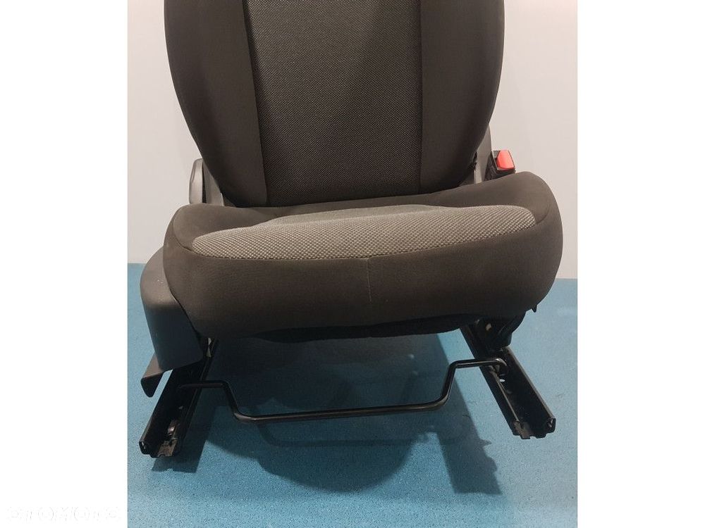 FIAT TIPO II SEDAN FOTEL PASAŻERA. - 2