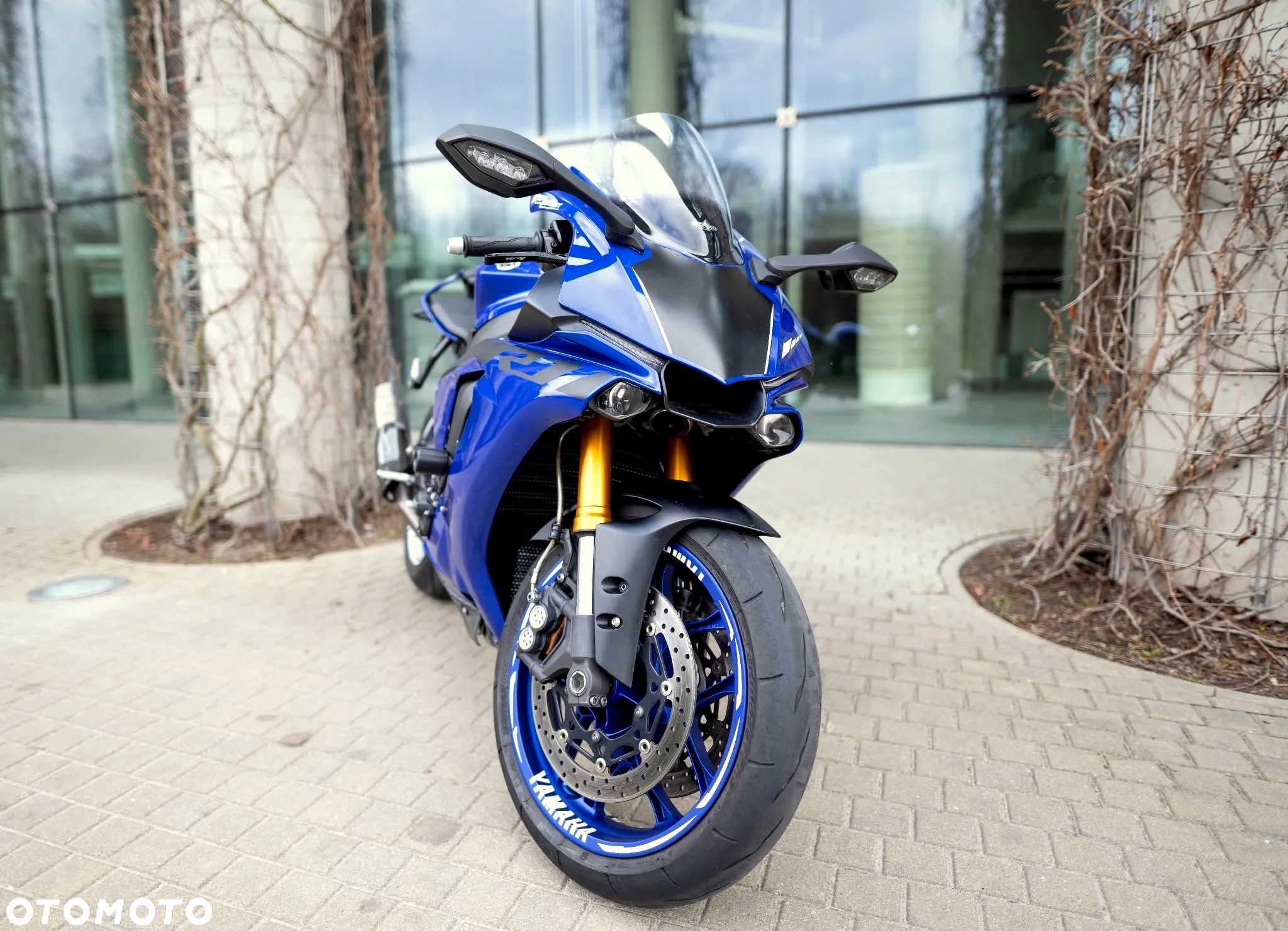 Yamaha R1 - 3
