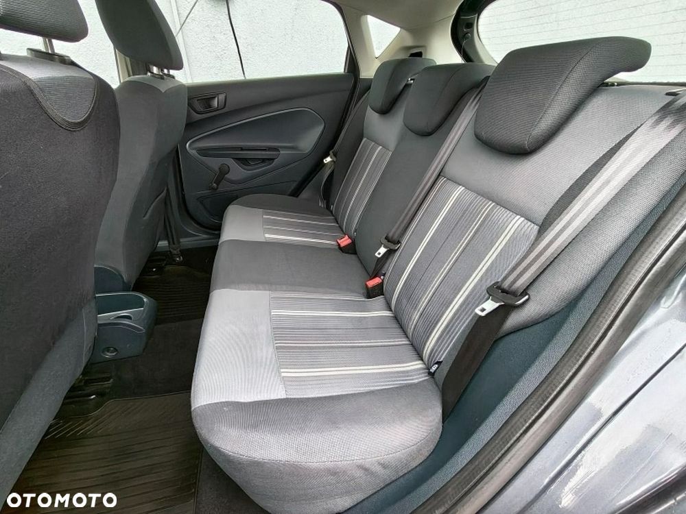 Ford Fiesta - 12