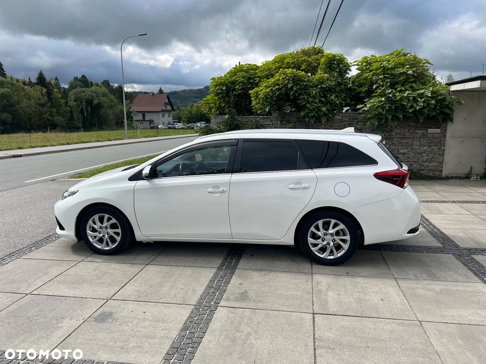 Toyota Auris 1.6 D-4D Executive - 8