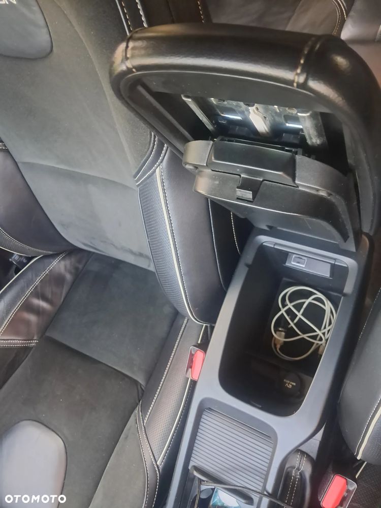 Volvo V40 D2 R-Design - 11