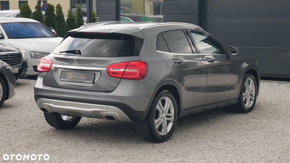 Mercedes-Benz GLA - 8