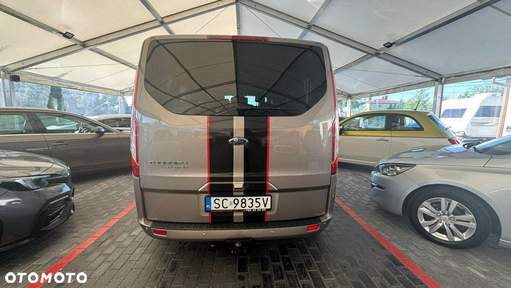 Ford Tourneo Custom - 21