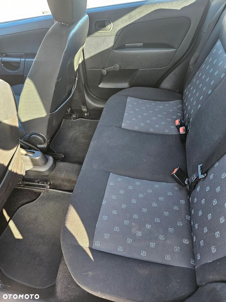 Ford Fiesta 1.4 Ambiente - 6