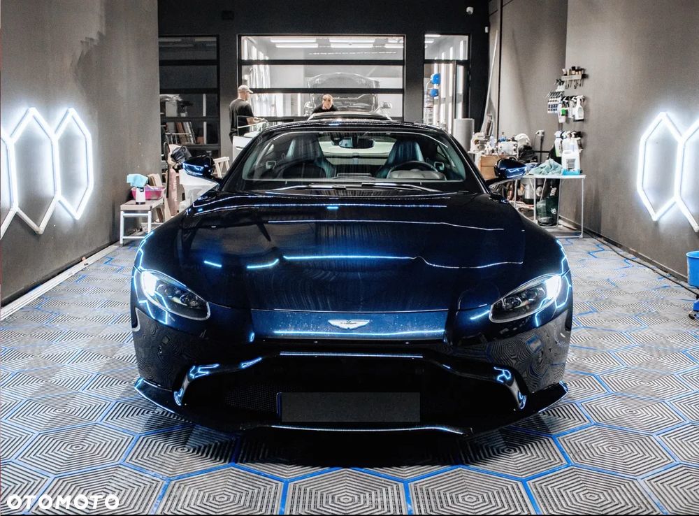 Aston Martin Vantage - 18