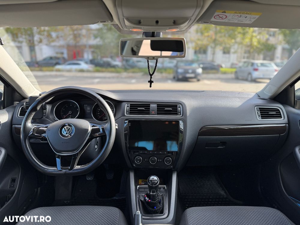 Volkswagen Jetta - 6